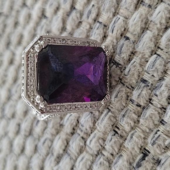 Ring - Picture 4 of 6